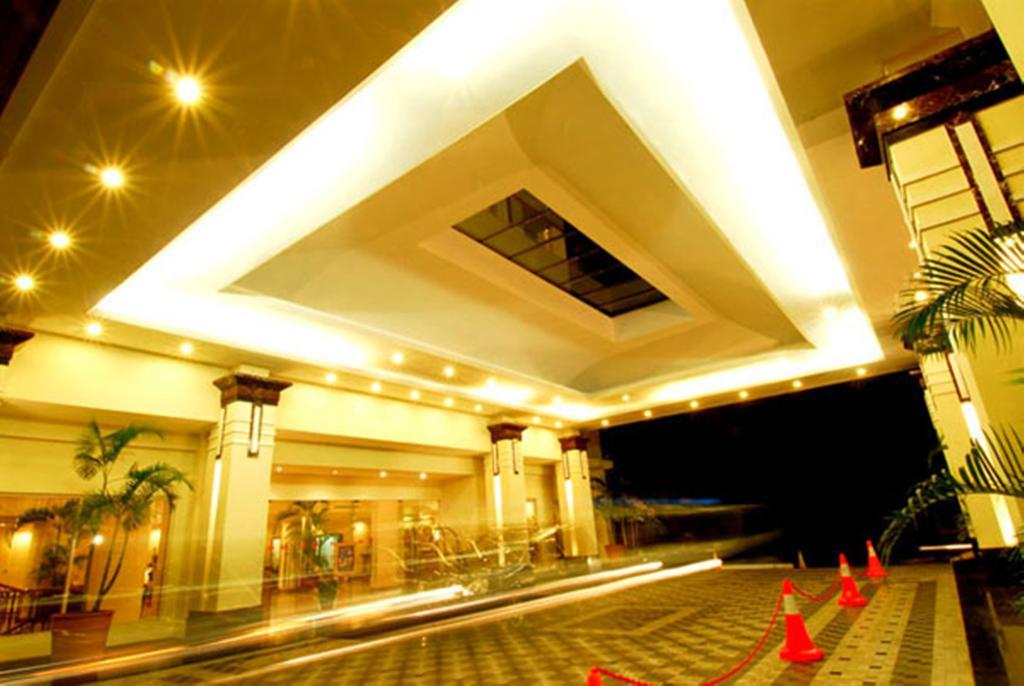 Hotel Gran Puri Manado Zewnętrze zdjęcie