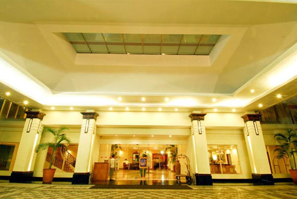 Hotel Gran Puri Manado Zewnętrze zdjęcie